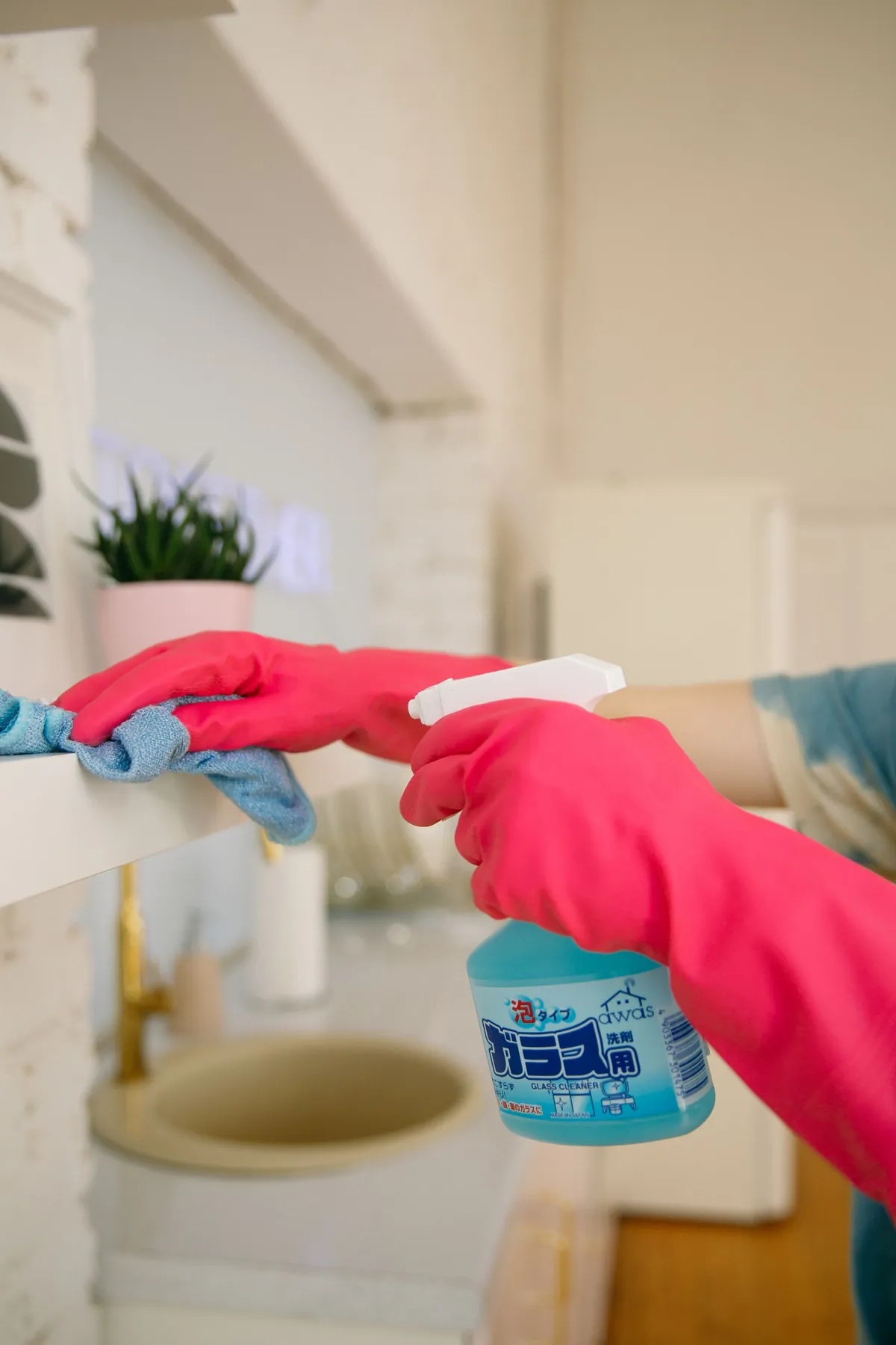 Cleaning a bathroom shelf